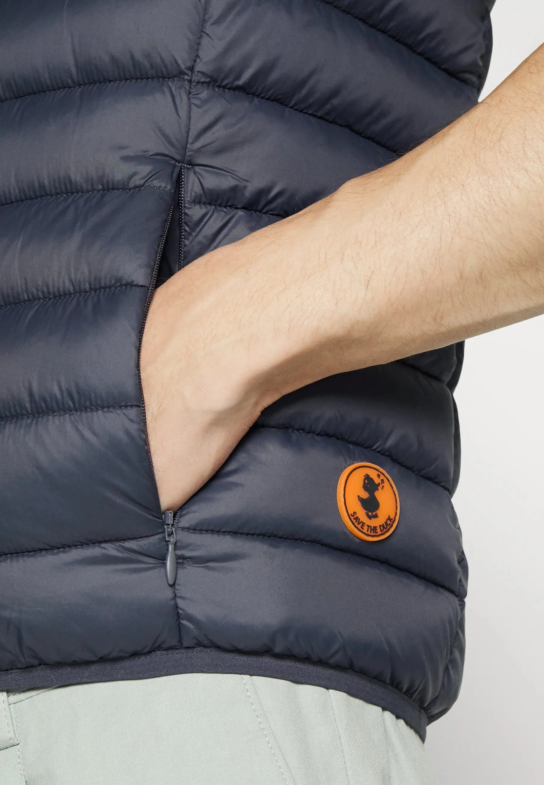 Adam Vest M